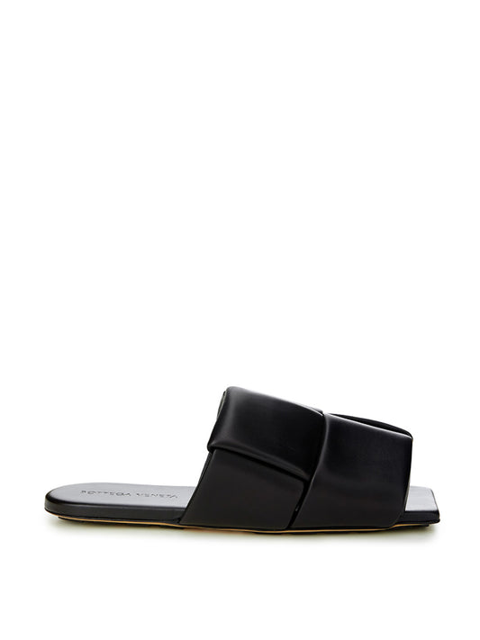 Bottega Veneta Chic Black Leather Maxi Intreccio Slipper