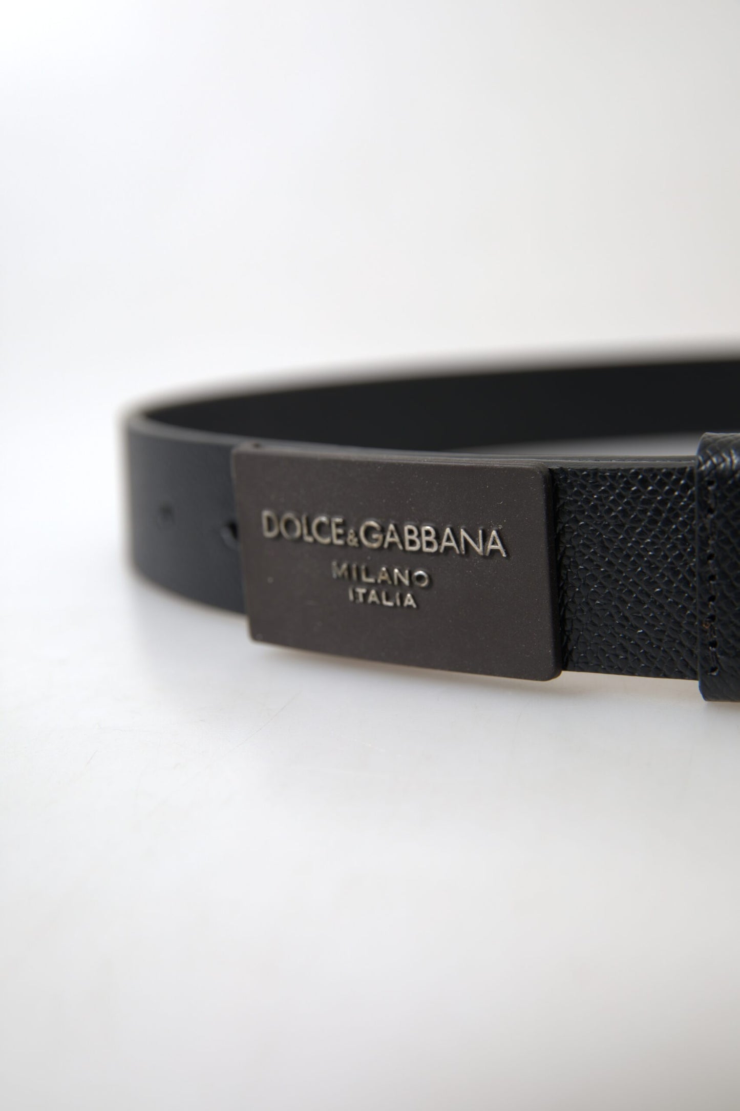 Dolce & Gabbana Elegant Black Leather Belt with Logo Buckle