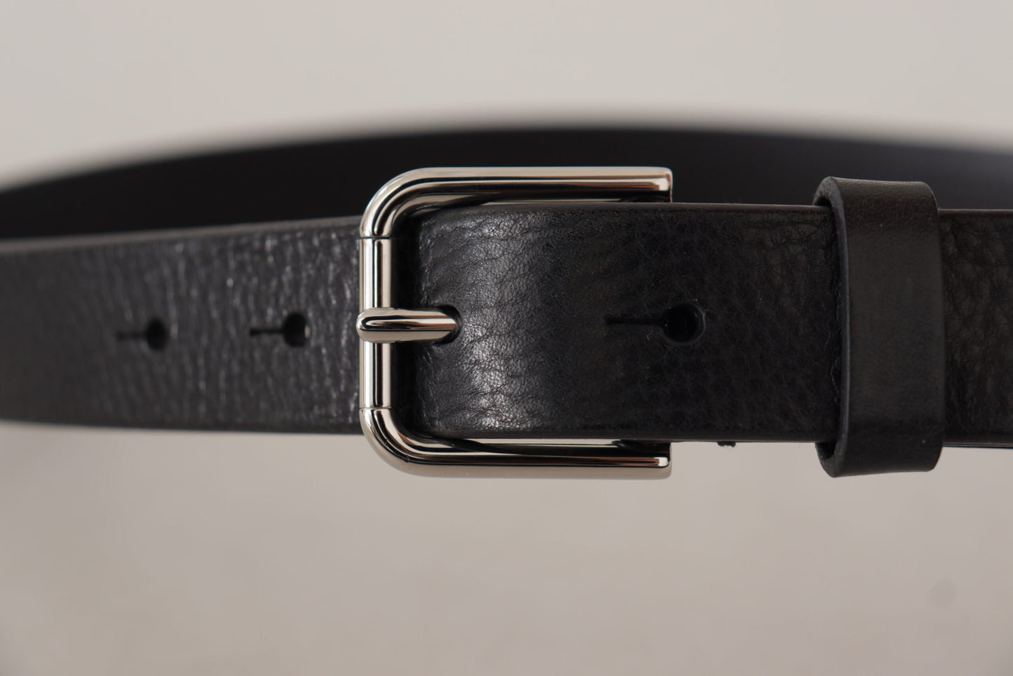 Dolce & Gabbana Elegant Leather Belt with Metal Buckle Closure