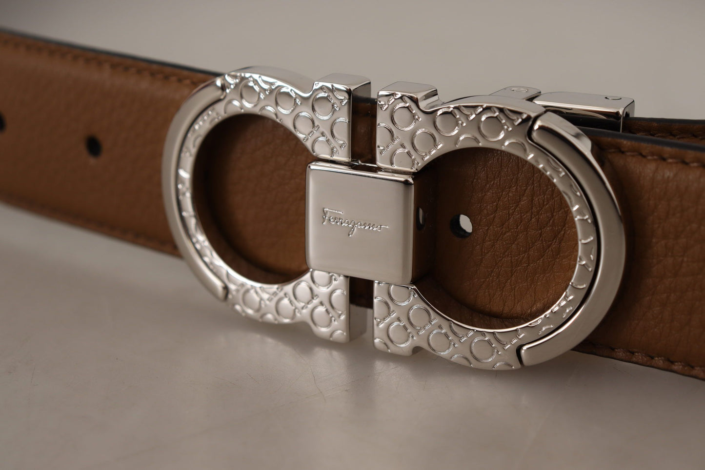 Salvatore Ferragamo Elegant Reversible Calf Leather Belt