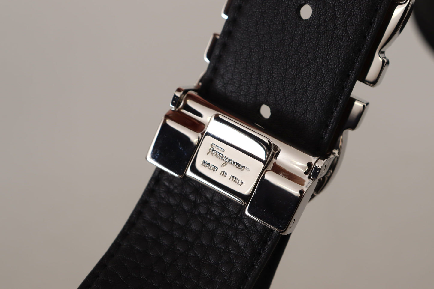 Salvatore Ferragamo Elegant Reversible Calf Leather Belt