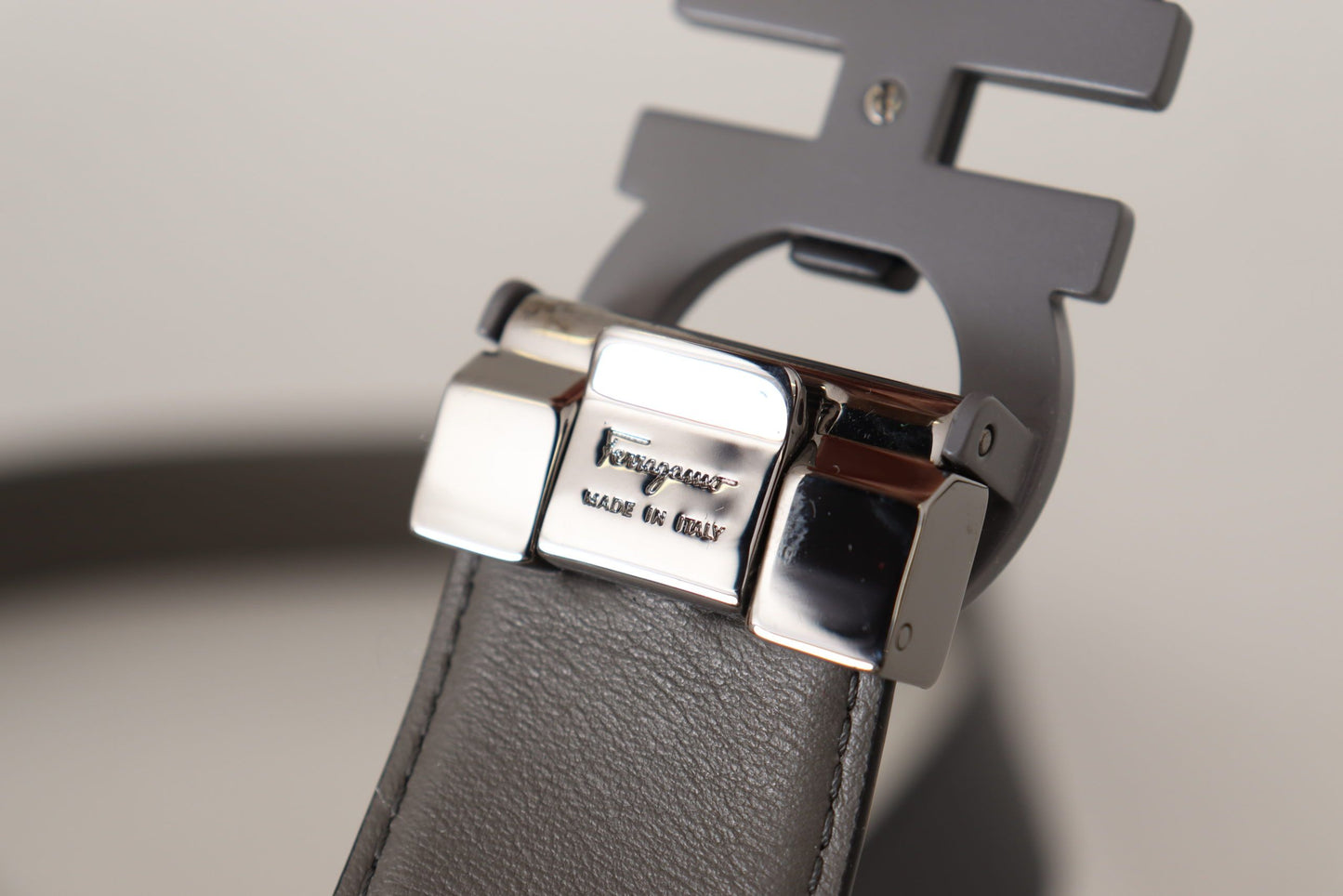 Salvatore Ferragamo Sleek Reversible Leather Belt