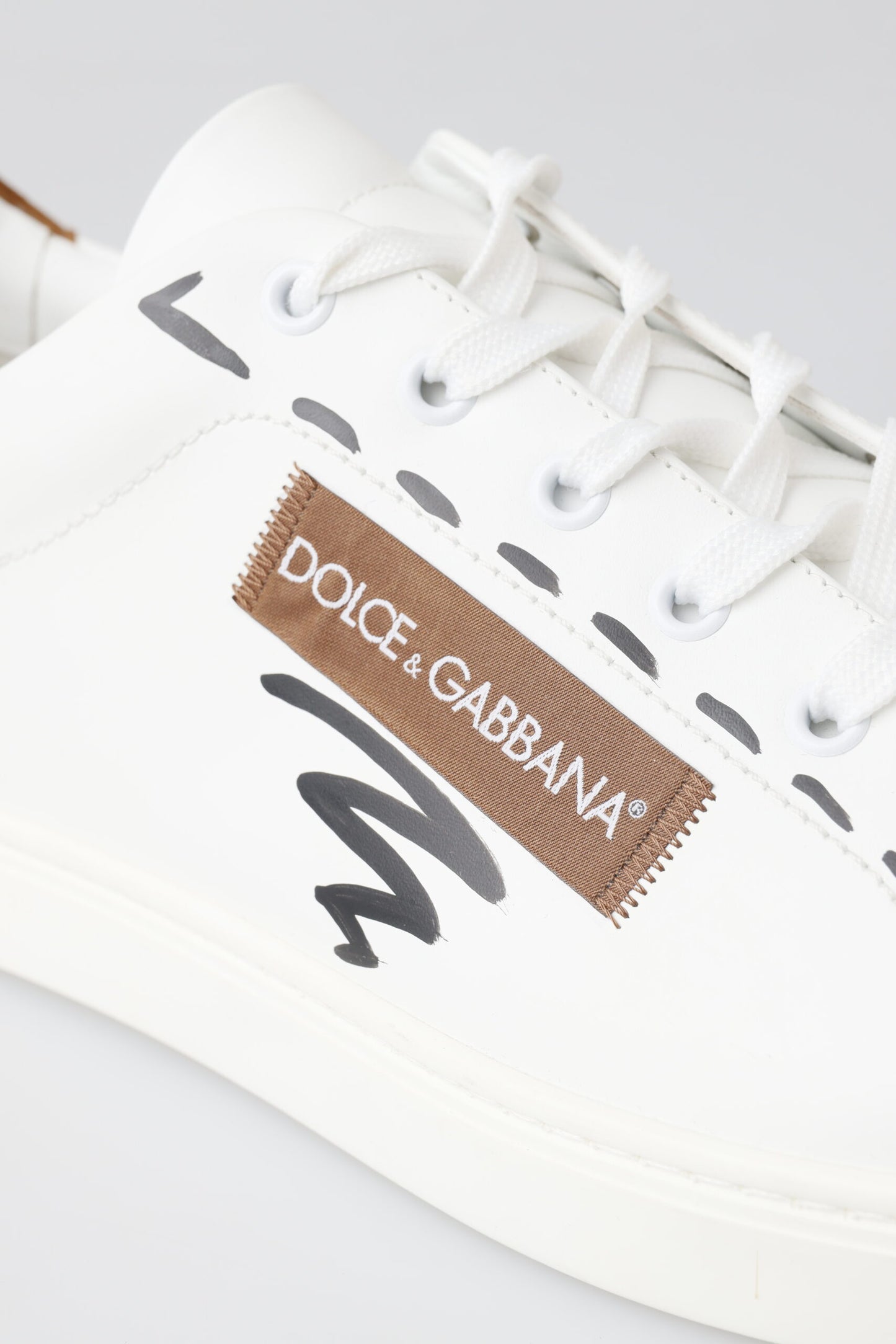 Dolce & Gabbana Elegant Low Top Leather Sneakers in White