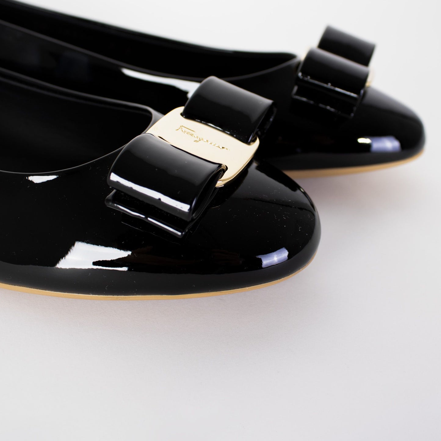 Salvatore Ferragamo Elegant Black Leather Ballerinas