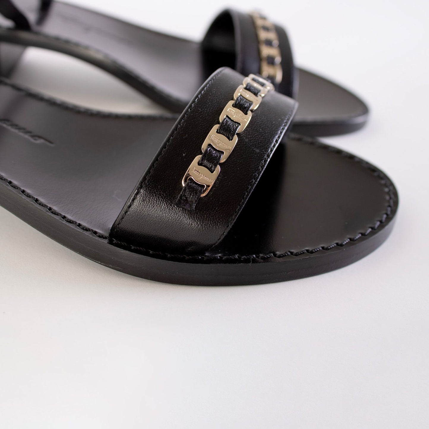 Salvatore Ferragamo Elegant Black Leather Sandals - Timeless Elegance