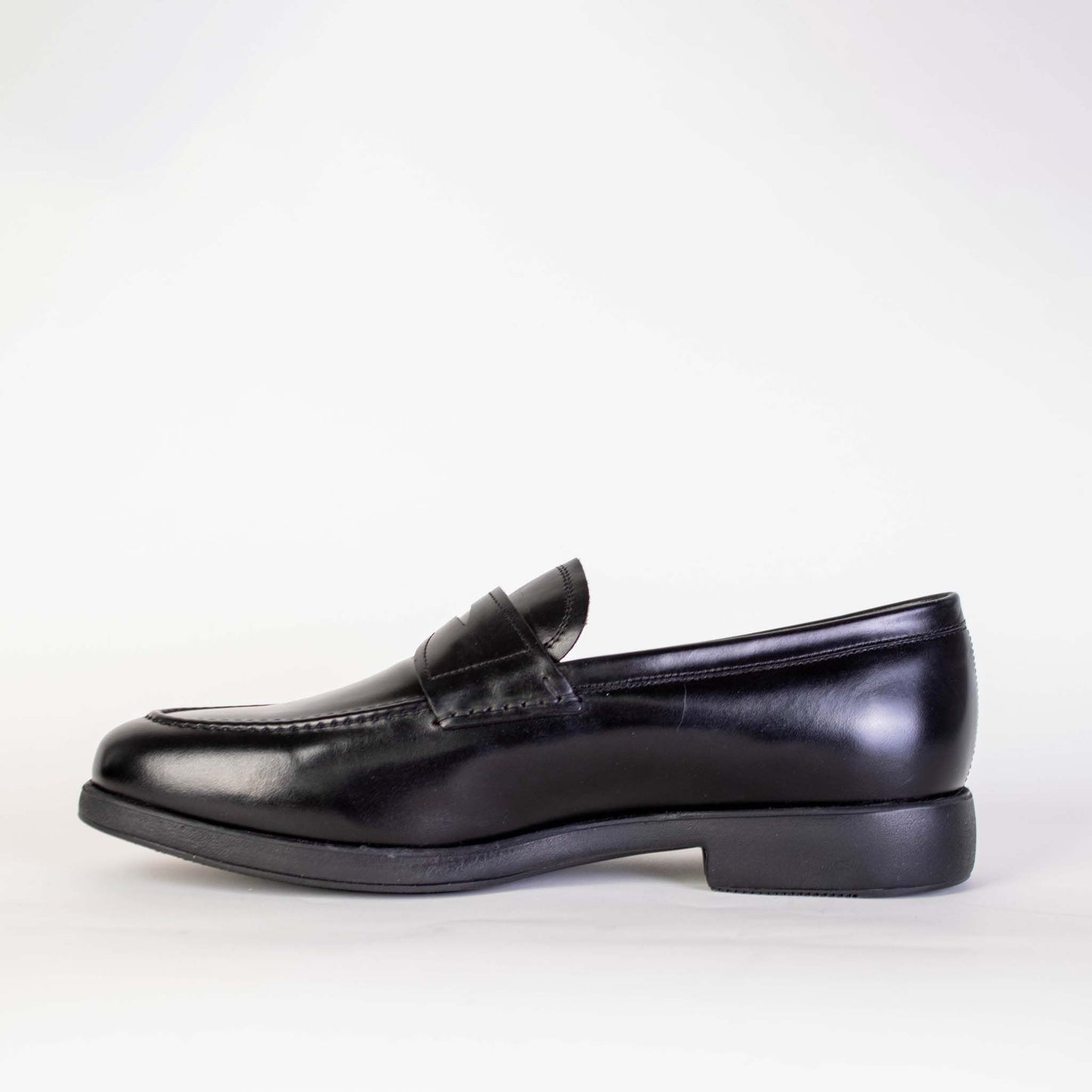 Salvatore Ferragamo Elegant Black Leather Loafers